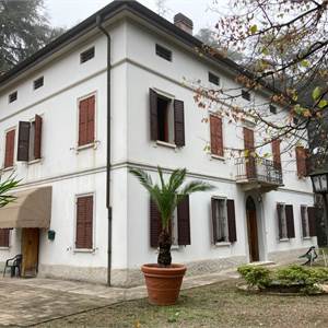 Stabile / Palazzo In Vendita a Vignola