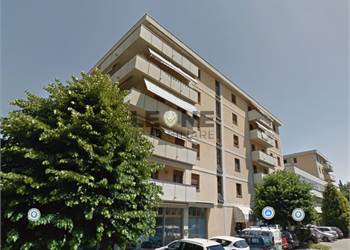NEGOZIO PIANO TERRA IN VIA CASELLINE