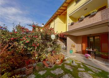LUSSUOSO PIANO TERRA CON GIARDINO PRIVATO 