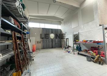 CAPANNONE A SCHIERA 