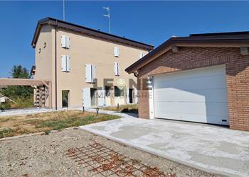 L'ELEGANZA INCONTRA LA NATURA: LA TUA NUOVA VILLA A VIGNOLA.