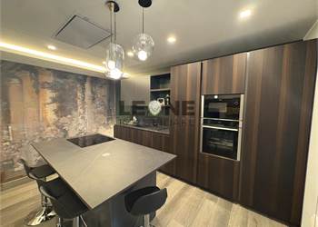 VIVERE CON L'ABITO SU MISURA! PIANO TERRA CON GIARDINO.