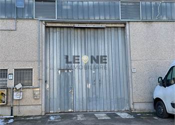 CAPANNONE A SCHIERA IN ZONA INDUSTRIALE A VIGNOLA 