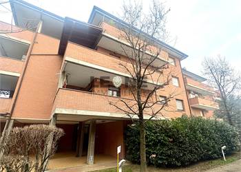 Centro-Elegante appartamento con ascensore e garage doppio