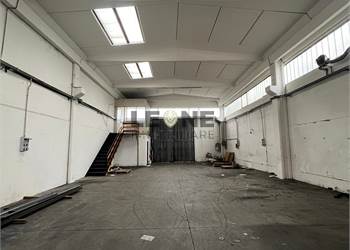 OTTIMO INVESTIMENTO! CAPANNONE A SCHIERA 