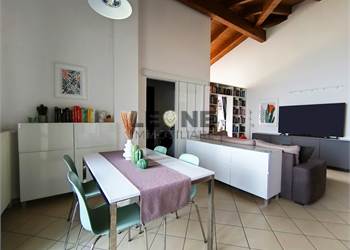 APPARTAMENTO RAFFINATO CON VISTA PANORAMICA SULLA VALLATA