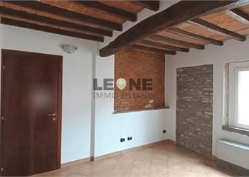 TERRATETTO A REDDITO IN CENTRO A VIGNOLA 