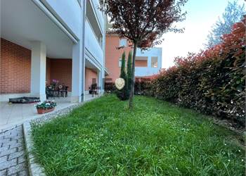 UN RIFUGIO DI ELEGANZA: GIARDINO PRIVATO, LUCE E COMFORT IN CLASSE A3