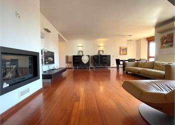 ATTICO SU DUE LIVELLI DI PREGIO 