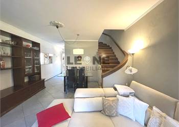 VILLA A SCHIERA IN ZONA CROCETTA 