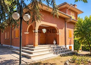 VILLA UNI/PLURIFAMIGLIARE IN ZONA RESIDENZIALE